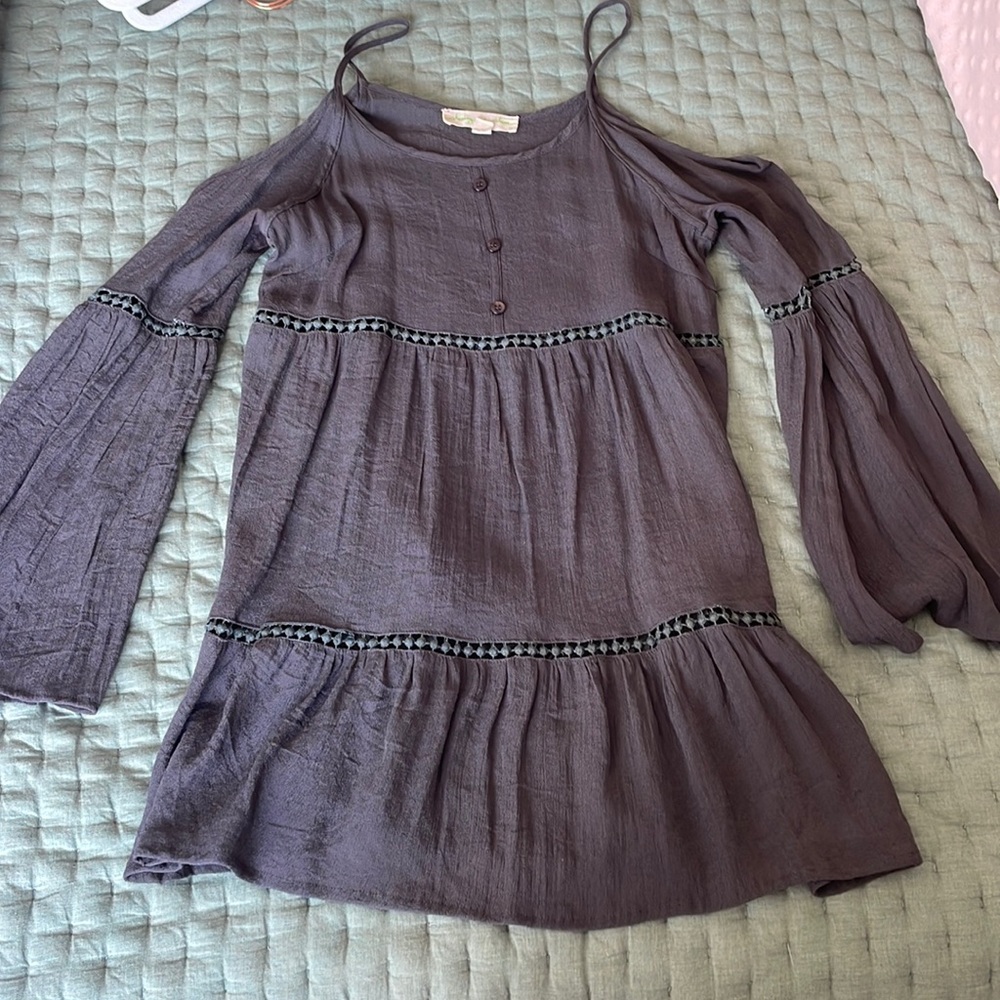 Gray staring at starts top, m